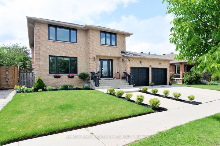 Photo 2 at 43 Regalview Drive, Stoney Creek, Hamilton