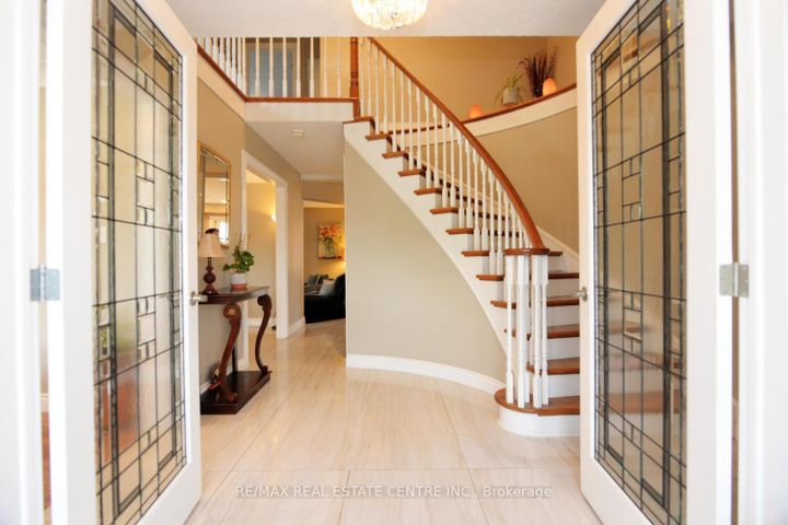 Photo 8 at 43 Regalview Drive, Stoney Creek, Hamilton