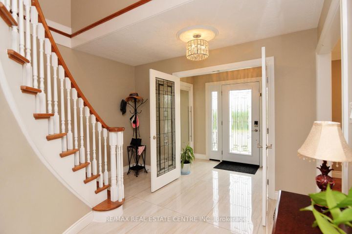 Photo 9 at 43 Regalview Drive, Stoney Creek, Hamilton