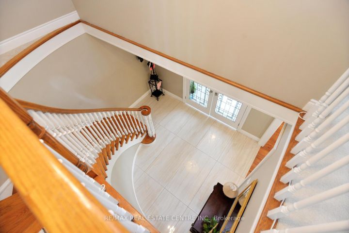 Photo 11 at 43 Regalview Drive, Stoney Creek, Hamilton