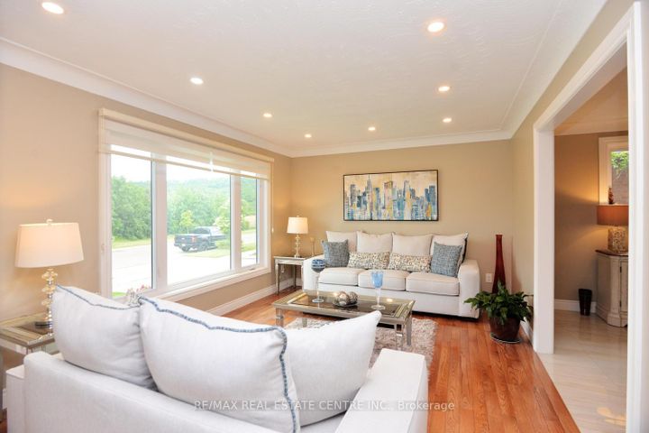 Photo 12 at 43 Regalview Drive, Stoney Creek, Hamilton