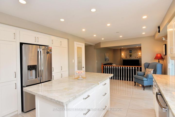 Photo 18 at 43 Regalview Drive, Stoney Creek, Hamilton