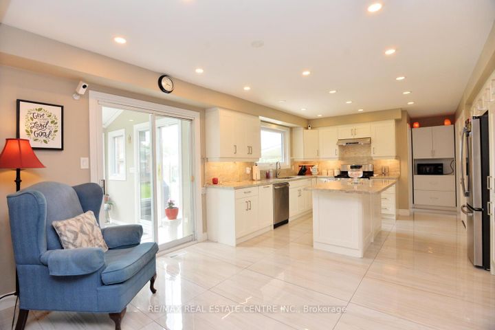 Photo 20 at 43 Regalview Drive, Stoney Creek, Hamilton