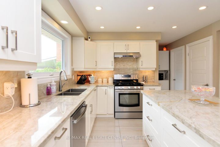 Photo 21 at 43 Regalview Drive, Stoney Creek, Hamilton