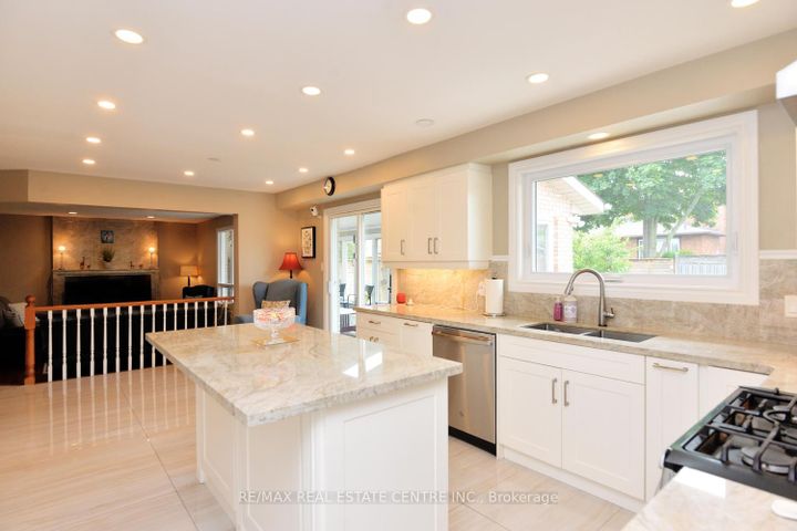 Photo 22 at 43 Regalview Drive, Stoney Creek, Hamilton