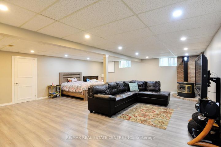 Photo 35 at 43 Regalview Drive, Stoney Creek, Hamilton