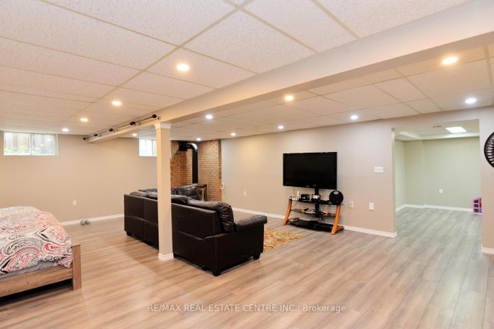 Photo 36 at 43 Regalview Drive, Stoney Creek, Hamilton