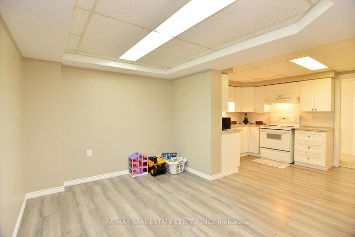 Photo 37 at 43 Regalview Drive, Stoney Creek, Hamilton