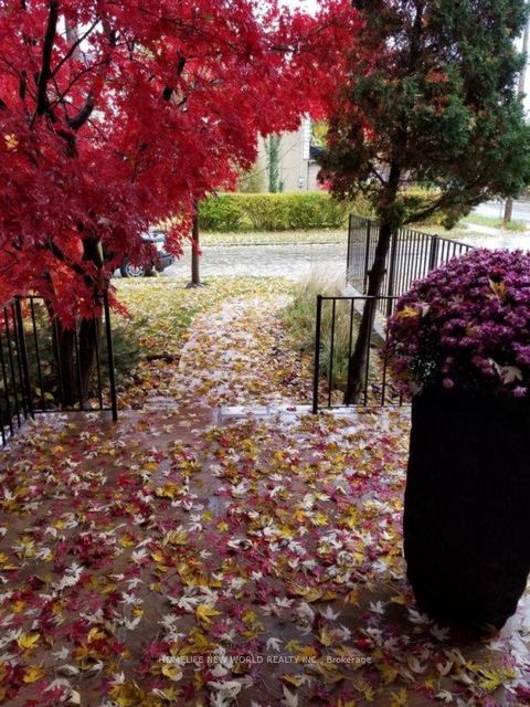 Photo 2 at 594 Woburn Avenue S, Nortown, Toronto