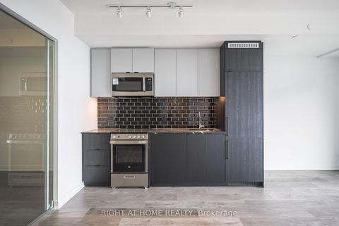 Photo 8 at 917 - 285 Dufferin Street, South Parkdale, Toronto