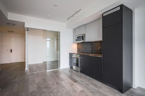 Photo 9 at 917 - 285 Dufferin Street, South Parkdale, Toronto