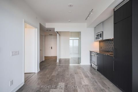 Photo 10 at 917 - 285 Dufferin Street, South Parkdale, Toronto