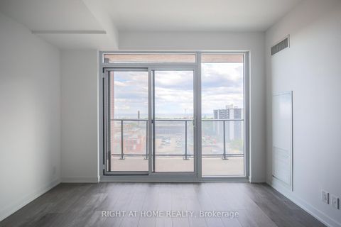Photo 12 at 917 - 285 Dufferin Street, South Parkdale, Toronto