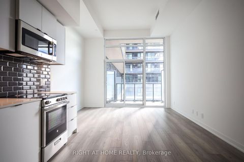 Photo 11 at 704 - 285 Dufferin Street, South Parkdale, Toronto