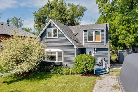 Photo 2 at 17 Farley Circle, Historic Lakeshore Communities, Georgina