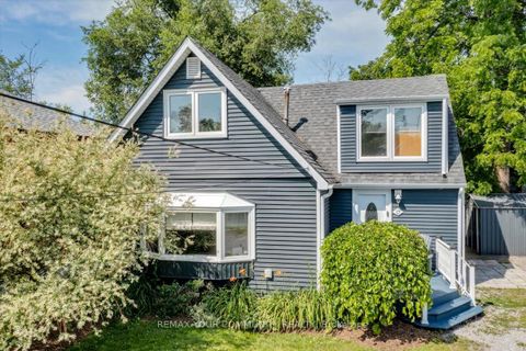 Photo 3 at 17 Farley Circle, Historic Lakeshore Communities, Georgina