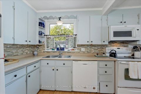 Photo 7 at 17 Farley Circle, Historic Lakeshore Communities, Georgina
