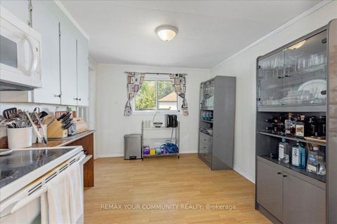 Photo 8 at 17 Farley Circle, Historic Lakeshore Communities, Georgina