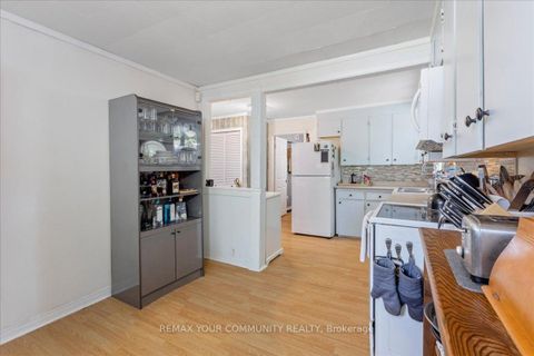 Photo 9 at 17 Farley Circle, Historic Lakeshore Communities, Georgina