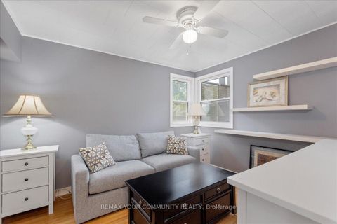 Photo 11 at 17 Farley Circle, Historic Lakeshore Communities, Georgina