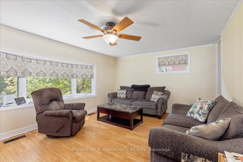 Photo 13 at 17 Farley Circle, Historic Lakeshore Communities, Georgina