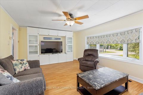 Photo 14 at 17 Farley Circle, Historic Lakeshore Communities, Georgina