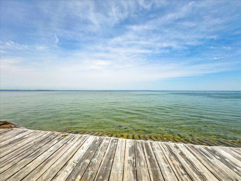 Photo 32 at 17 Farley Circle, Historic Lakeshore Communities, Georgina