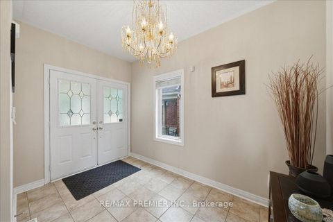 Photo 3 at 5 Laura Sabrina Drive, Sonoma Heights, Vaughan