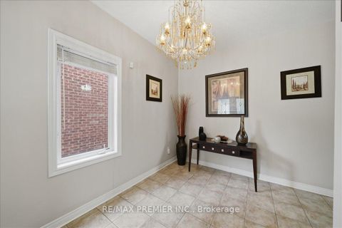 Photo 4 at 5 Laura Sabrina Drive, Sonoma Heights, Vaughan
