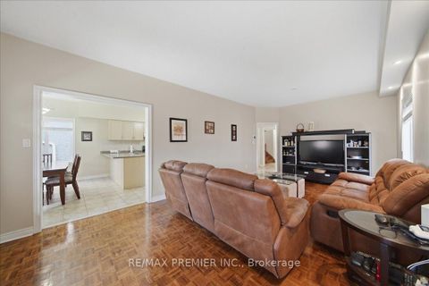 Photo 9 at 5 Laura Sabrina Drive, Sonoma Heights, Vaughan