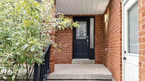 Photo 3 at 158 Largo Crescent, Maple, Vaughan