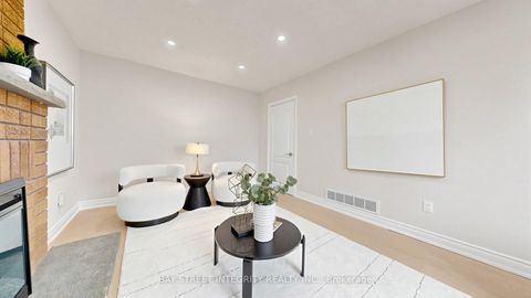 Photo 15 at 158 Largo Crescent, Maple, Vaughan