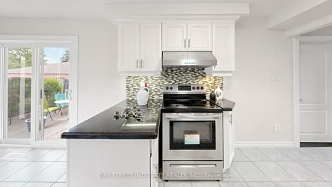 Photo 19 at 158 Largo Crescent, Maple, Vaughan