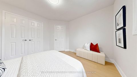 Photo 37 at 158 Largo Crescent, Maple, Vaughan
