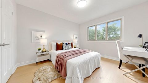 Photo 38 at 158 Largo Crescent, Maple, Vaughan