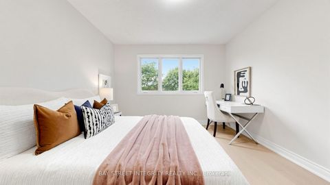 Photo 39 at 158 Largo Crescent, Maple, Vaughan