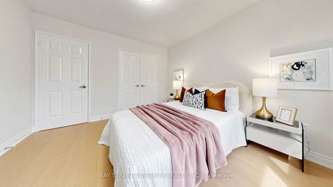 Photo 40 at 158 Largo Crescent, Maple, Vaughan