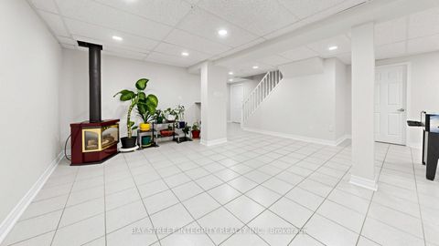 Photo 45 at 158 Largo Crescent, Maple, Vaughan