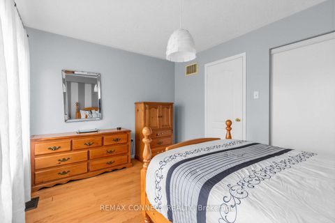 Photo 8 at 63 Coyote Crescent, Rouge E11, Toronto