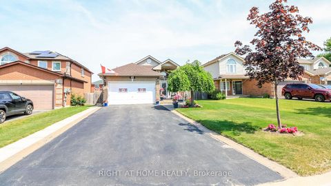 Photo 1 at 36 Benjamin Lane, Painswick South, Barrie