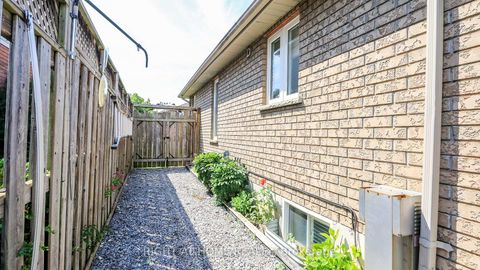 Photo 8 at 36 Benjamin Lane, Painswick South, Barrie