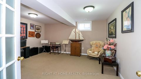 Photo 36 at 36 Benjamin Lane, Painswick South, Barrie