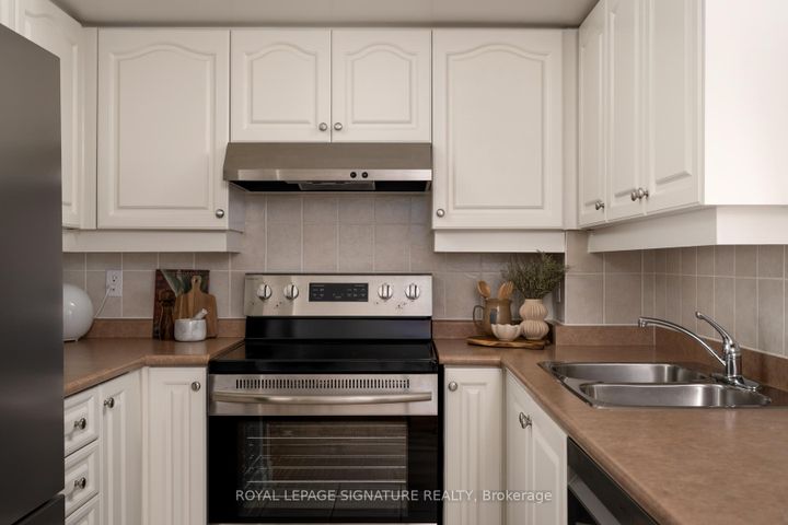 Photo 17 at 306 - 2 Rean Drive, Bayview Village, Toronto