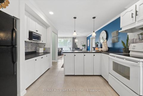 Photo 17 at 340 Walter Drive, Keswick South, Georgina
