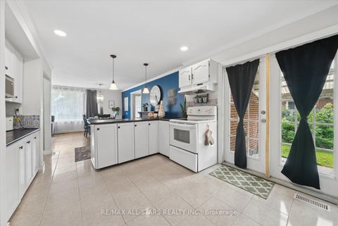 Photo 18 at 340 Walter Drive, Keswick South, Georgina