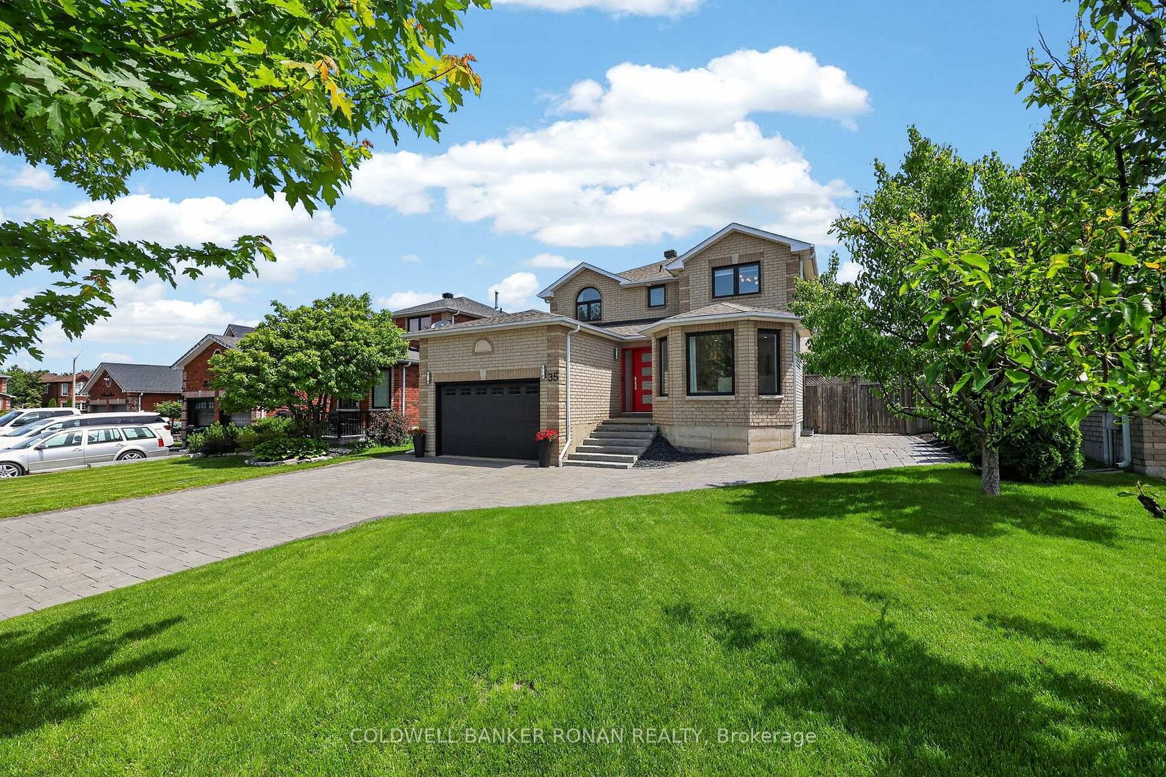 35 Farmstead Crescent, Holly, Barrie photo number 2