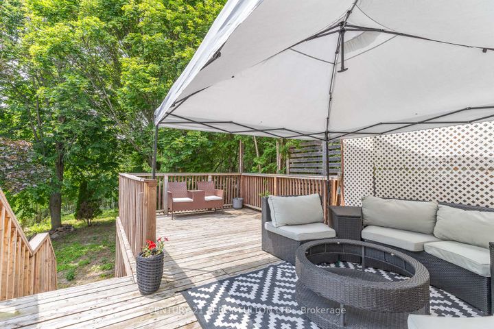 Photo 2 at 557 Cobblehill Drive, Pinecrest, Oshawa