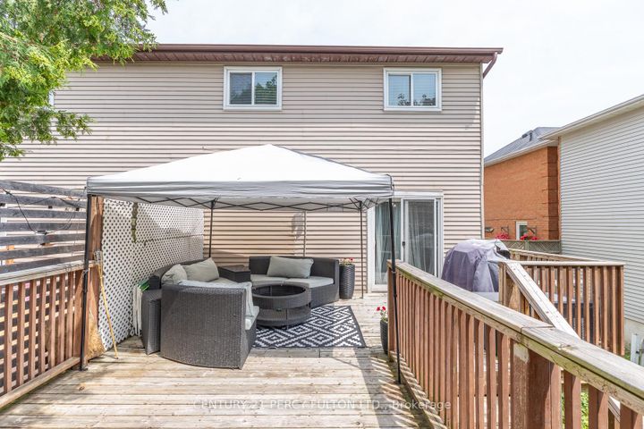 Photo 3 at 557 Cobblehill Drive, Pinecrest, Oshawa