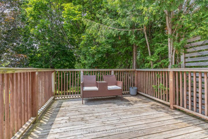 Photo 4 at 557 Cobblehill Drive, Pinecrest, Oshawa
