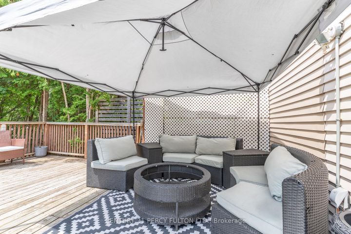 Photo 5 at 557 Cobblehill Drive, Pinecrest, Oshawa